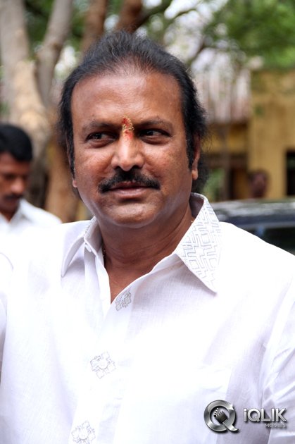 Mohan-Babu-Family-Casts-Vote-2014